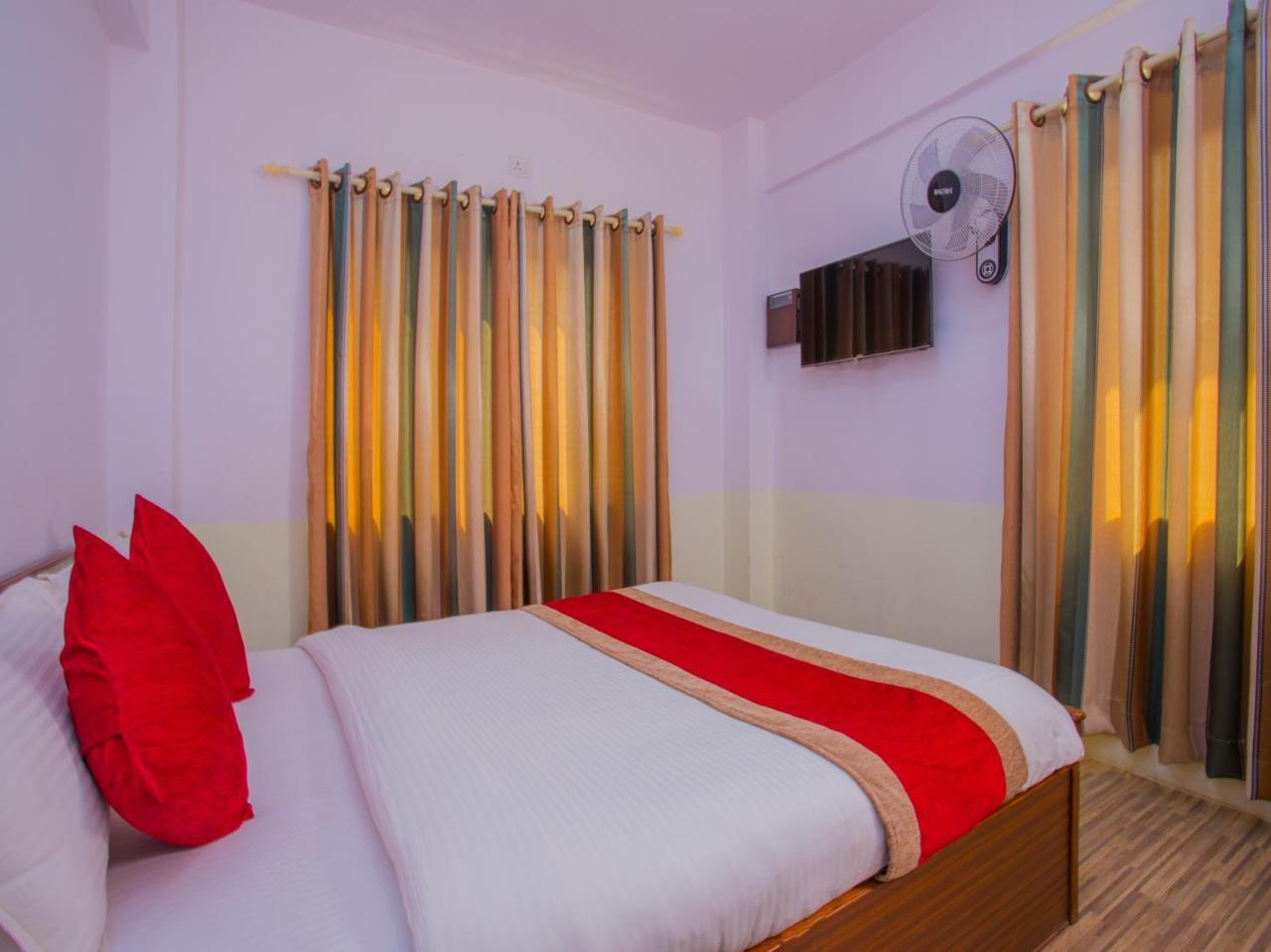 Oyo 255 White Zambala Hotel Κατμαντού Εξωτερικό φωτογραφία